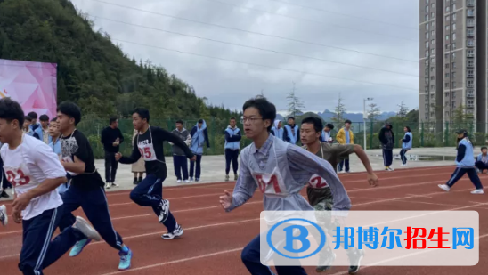 六盤(pán)水市鐘山區(qū)職業(yè)技術(shù)學(xué)校2022年學(xué)費(fèi)、收費(fèi)多少