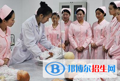 重慶2022年去讀護理學(xué)校學(xué)什么對以后好一點
