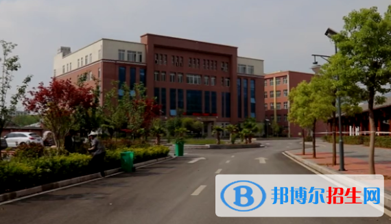 普安中等職業(yè)學校2022年招生辦聯(lián)系電話