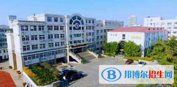 青島外事服務(wù)學(xué)校2022年招生簡章