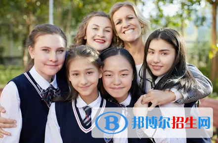  瑞得福國際學(xué)校高中部2022年學(xué)費標(biāo)準