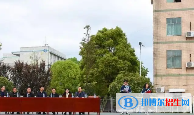 河南工業(yè)和信息化高級(jí)技工學(xué)校2022年報(bào)名條件、招生要求、招生對(duì)象