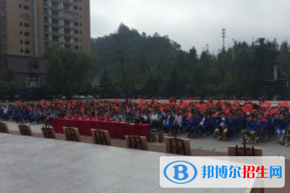 萬(wàn)源市黃鐘職業(yè)中學(xué)2022年學(xué)費(fèi)、收費(fèi)多少