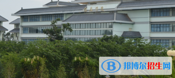 昆明衛(wèi)生職業(yè)學院2022年是幾專