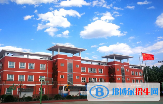 北京工藝美術(shù)高級(jí)技工學(xué)校學(xué)費(fèi)