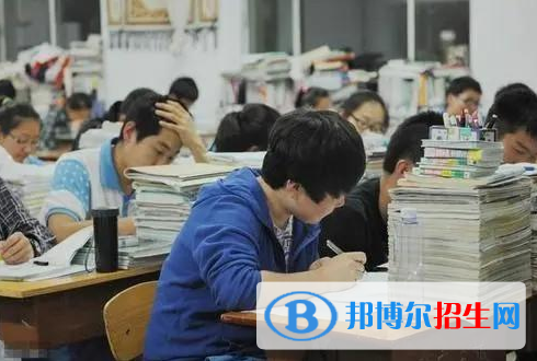 2022年湖北高考本科分?jǐn)?shù)線公布（普通類、藝術(shù)類、體育類）