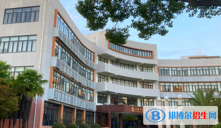 上海交通大學(xué)附屬中學(xué)2023年學(xué)費(fèi)、收費(fèi)多少 