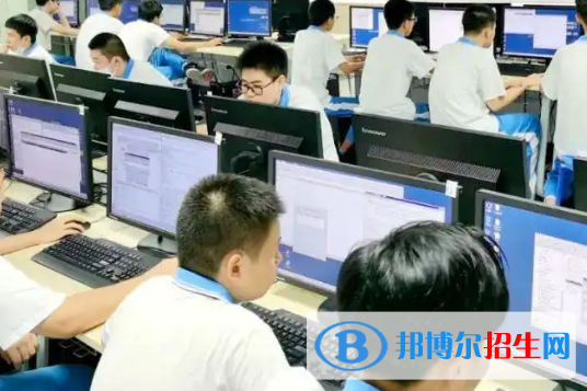 廣西2023年計(jì)算機(jī)學(xué)校有哪些專(zhuān)業(yè)適合男生