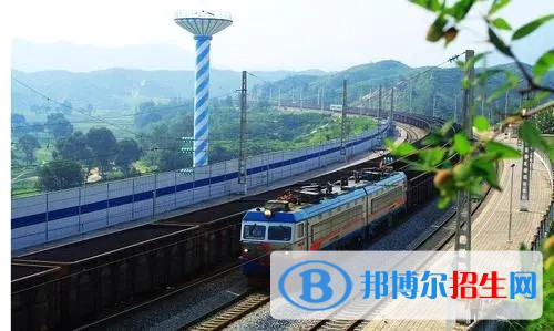 浙江2023年鐵路學校和中專有哪些區(qū)別