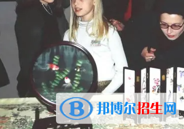 大學(xué)烏茲別克語(yǔ)專(zhuān)業(yè)可以從事哪些工作？