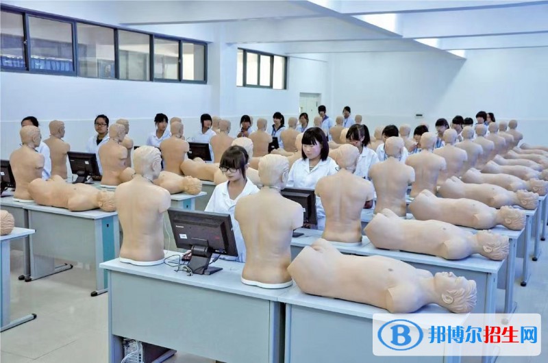 云南2023年上中專學校多少錢