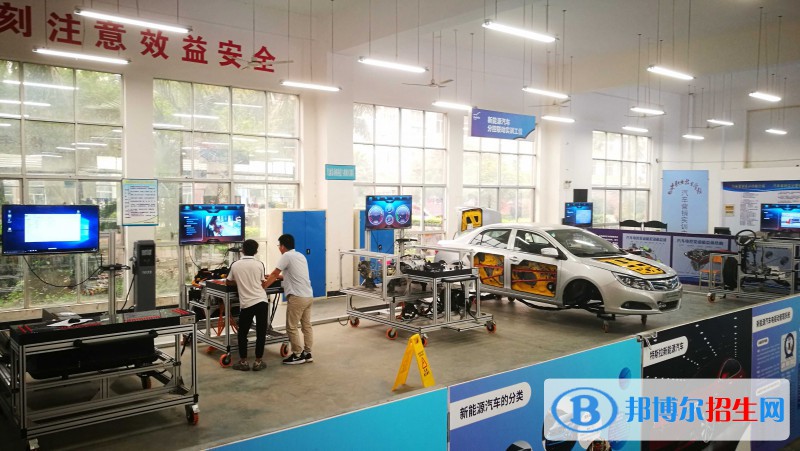 云南2023年男生在中專學校學什么好