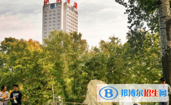 西安建筑科技大學(xué)華清學(xué)院是不是雙一流大學(xué)？