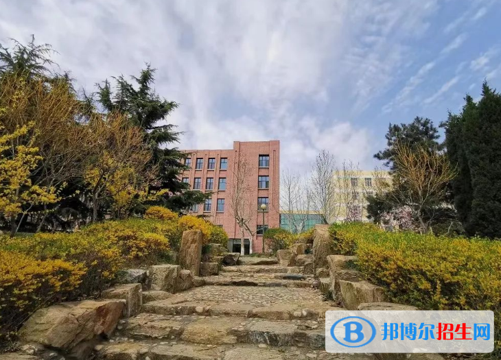 山東財(cái)經(jīng)大學(xué)東方學(xué)院是不是985大學(xué)？