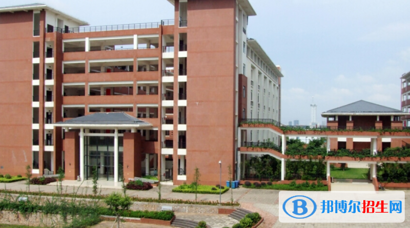 廣西民族大學(xué)相思湖學(xué)院是不是雙一流大學(xué)？