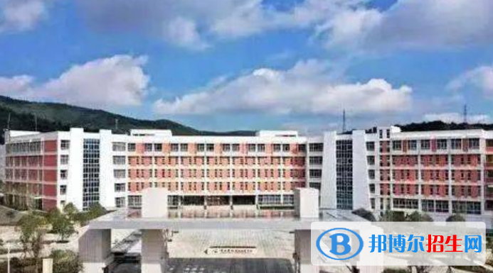 云南藝術(shù)學(xué)院文華學(xué)院是不是雙一流大學(xué)？