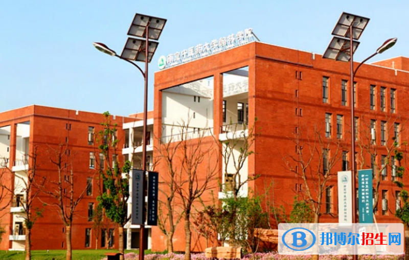 南京中醫(yī)藥大學(xué)翰林學(xué)院是不是雙一流大學(xué)？
