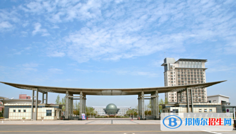 南京財經(jīng)大學(xué)紅山學(xué)院是不是雙一流大學(xué)？