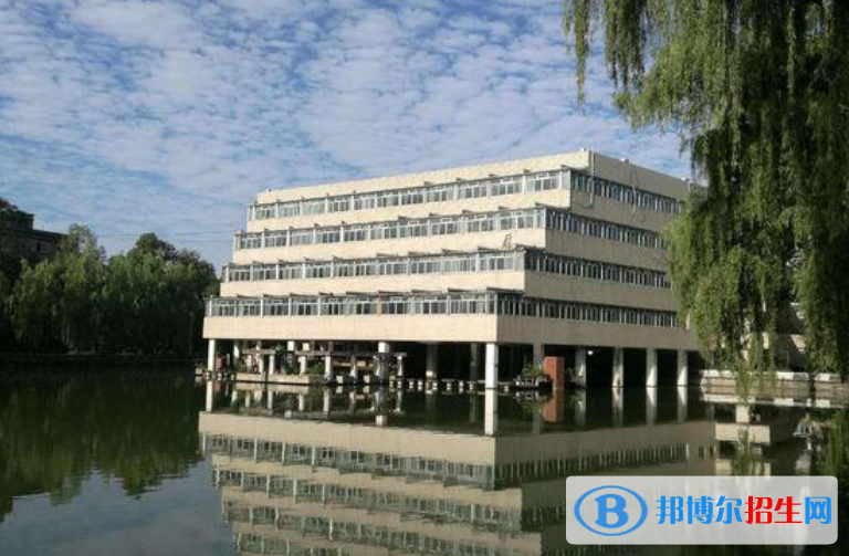 成都理工大學(xué)是幾本？是985和211嗎？