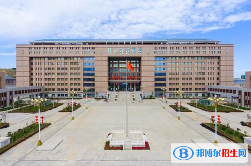 新疆醫(yī)科大學是幾本？是985和211嗎？