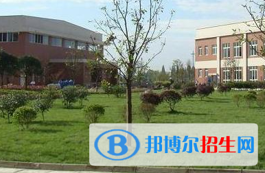都江堰市技工學校地址在哪里，哪個地區(qū)，哪個城市?