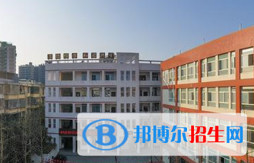 成都圣亞技工學(xué)校地址在哪里，哪個(gè)地區(qū)，哪個(gè)城市?