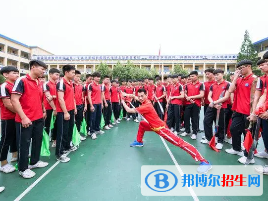 蒼南縣飛林職業(yè)學(xué)校地址在哪里，哪個地區(qū)，哪個城市?