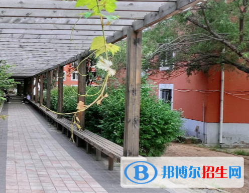 秦皇島市外事旅游職業(yè)學(xué)校地址在哪里，哪個(gè)地區(qū)，哪個(gè)城市?