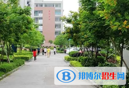 中山市現(xiàn)代職業(yè)技術(shù)學(xué)校地址在哪里，哪個地區(qū)，哪個城市?