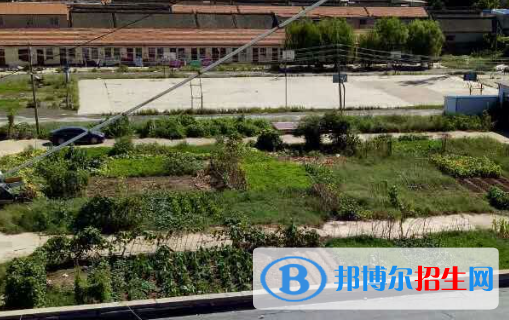 山東菏澤工業(yè)學(xué)校地址在哪里，哪個(gè)地區(qū)，哪個(gè)城市?
