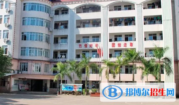 ?？谌A興學(xué)校地址在哪里，哪個(gè)地區(qū)，哪個(gè)城市