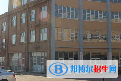 張家口市華耐商業(yè)學(xué)校地址在哪里，哪個地區(qū)，哪個城市?
