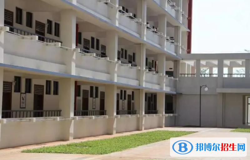 北京大學(xué)附屬中學(xué)?？趯W(xué)校地址在哪里，哪個地區(qū)，哪個城市