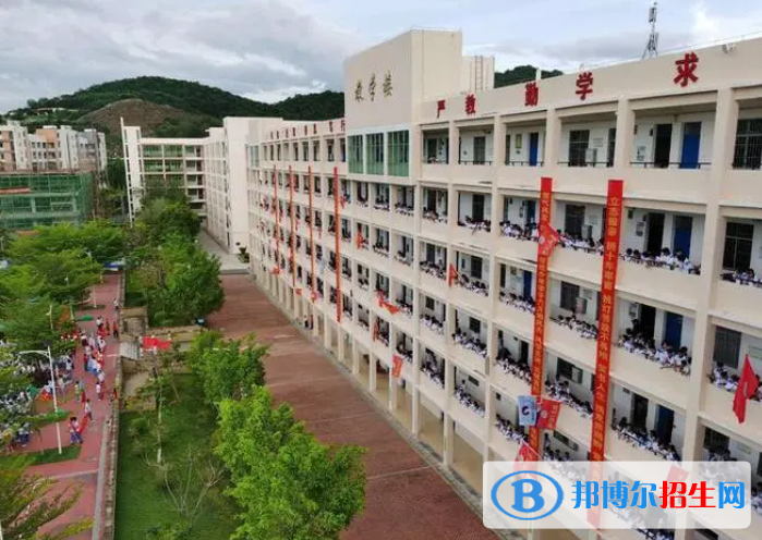 2023昌江縣礦區(qū)中學(xué)多少錢(qián)(學(xué)費(fèi)明細(xì))