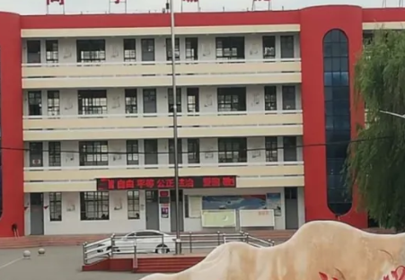 南陽第四中等職業(yè)學(xué)校地址在哪里，哪個(gè)地區(qū)，哪個(gè)城市?