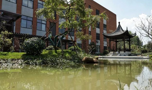 江蘇省外國(guó)語(yǔ)學(xué)校怎么樣、好不好(2023參考)