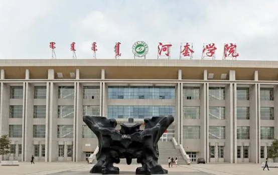 首都醫(yī)科大學(xué)和河套學(xué)院怎么選？哪個好？附全國排名
