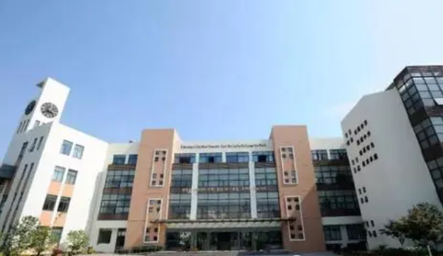 張家港市常青藤實(shí)驗(yàn)中學(xué)地址，乘車路線