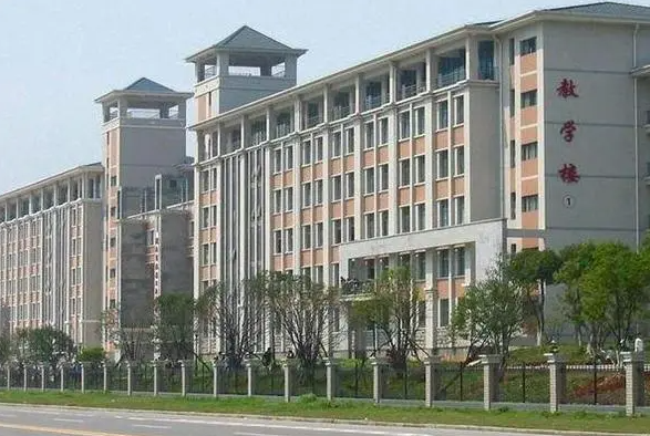 三亞青林學(xué)校地址，乘車路線