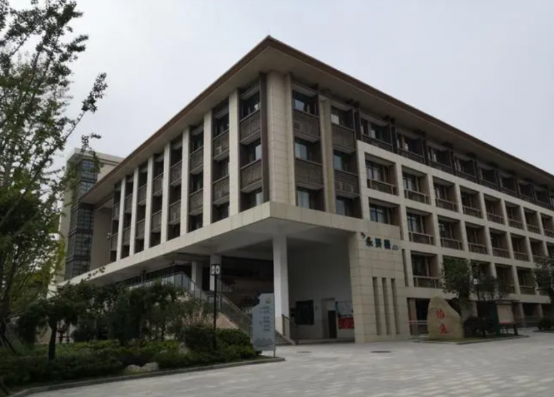 南京市燕子磯中學(xué)地址，乘車(chē)路線