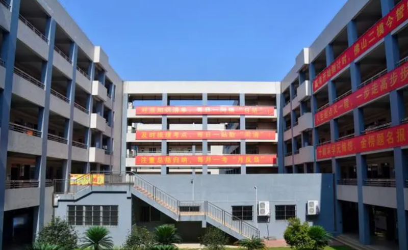 吳江市青云中學(xué)地址，乘車路線