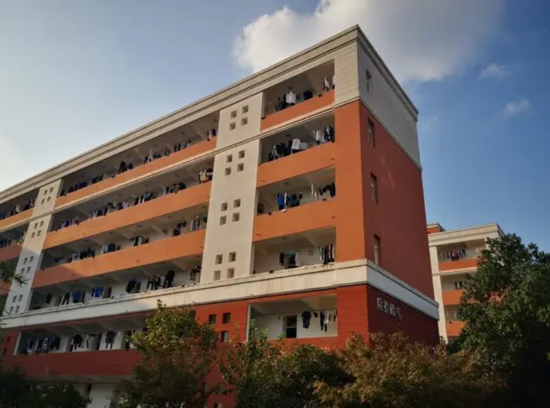 昆山文峰高級(jí)中學(xué)地址，乘車路線
