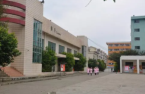 四川2023年男生上什么中專學(xué)校好
