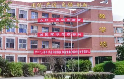 四川2023年男生上什么中專學校比較好