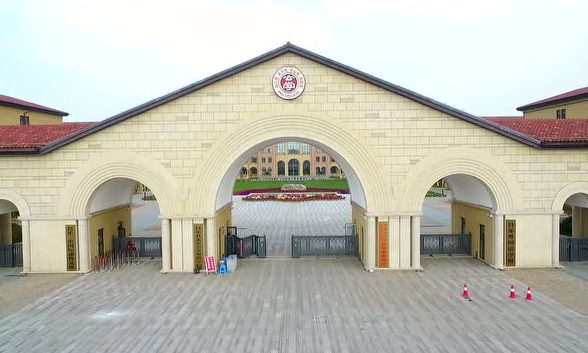 2023年愛博倫國際公學初中部報名時間