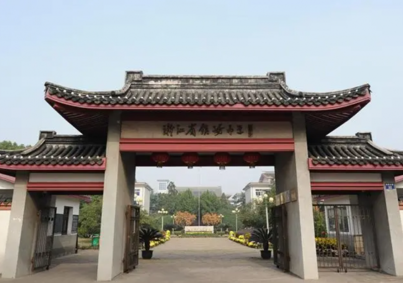 寧波市鎮(zhèn)海中學(xué)地址，乘車路線