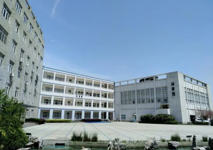 寧波市北侖區(qū)泰河中學(xué)地址，乘車(chē)路線