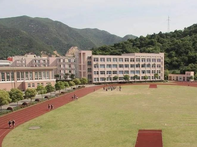 象山西周中學(xué)地址，乘車路線