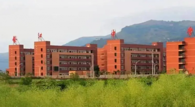 平陽縣鰲江中學(xué)地址，乘車路線