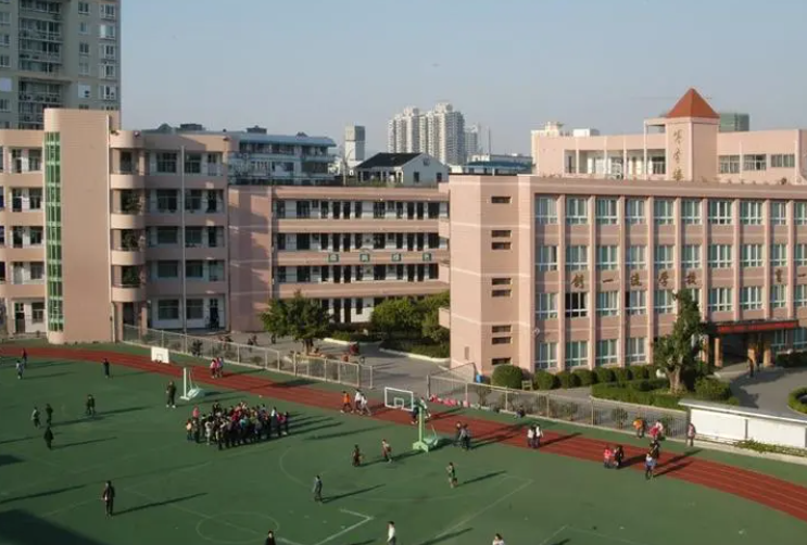 蒼南縣龍港高級(jí)中學(xué)怎么樣、好不好